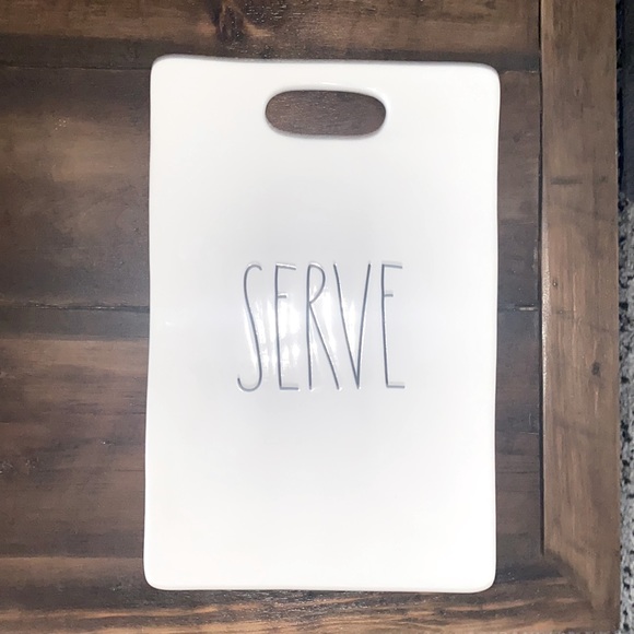 Rae Dunn “Serve” board - Picture 1 of 1